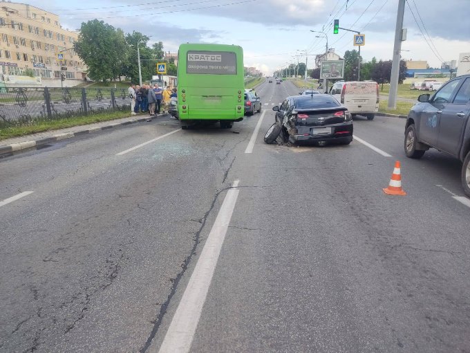 Новини Харкова: на проспекті Гагаріна зіштовхнулись 5 машин